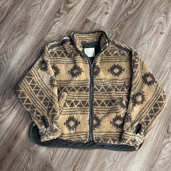 Altar’d State Aztec Sherpa Wubby Zip Up Jacket - Picture 8 of 9